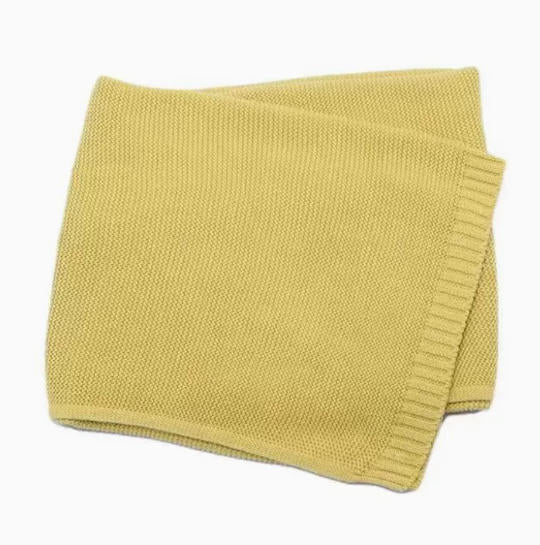 Knitted blanket with embroidered bear and name