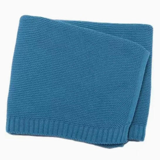 Knitted blanket with embroidered bear and name