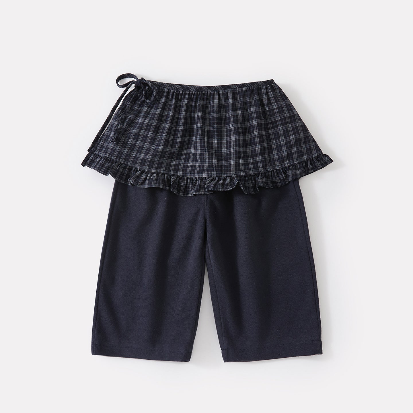 Checkered outfit with wide-leg pants