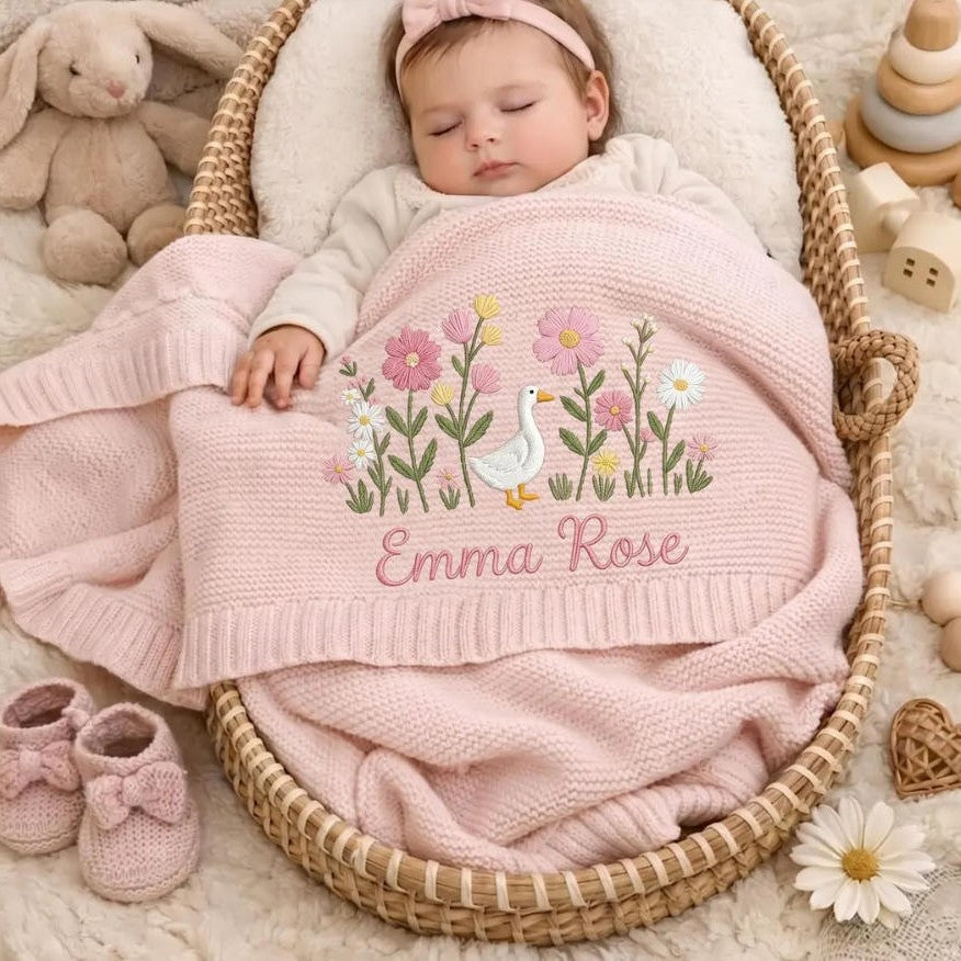 Knitted blanket with embroidered bear and name